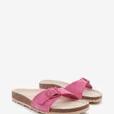 Flache Damen-Sandale mit Schnalle in Fuchsia.