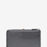 Große Geldbörse aus silbernem Leder.