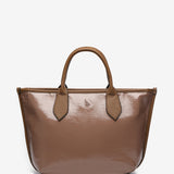 Tote Bag aus Lackleder in Taupe.