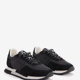 Women's sneaker in black