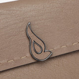 Kleine Lederbörse in Beige.