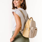 Mochila en materiales reciclados en beige