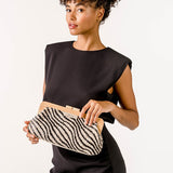 Clutch de fiesta animal print en negro