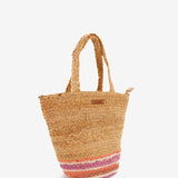 Raffia-Tasche mit lila Muster.