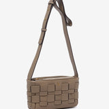 Crossbody bag in braided recycled materials taupe