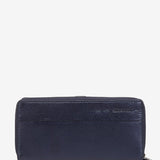 Cartera grande con herraje en piel metalizada azul