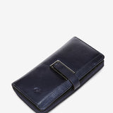 Cartera grande con herraje en piel metalizada azul