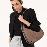 Bolso-mochila en piel taupe