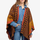 Poncho con estampado de pata de gallo en ámbar