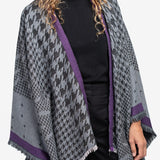 Poncho con estampado de pata de gallo en gris