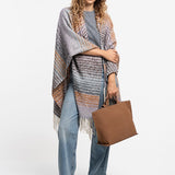 Poncho con estampado a rayas y flecos azul