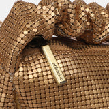 Bolso de mano de malla metálica en dorado