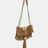 Abendtasche aus goldenem Metallnetz.