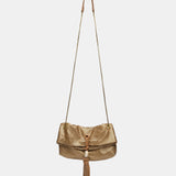 Abendtasche aus goldenem Metallnetz.