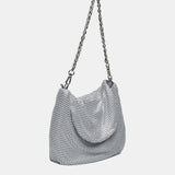 Schultertasche aus weißem Metallnetz.