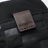 Damentasche für das Handy aus schwarzem, gepolstertem Nylon.