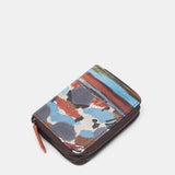 Kleine Geldbörse aus Leder mit mehrfarbigem Muster.