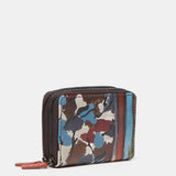 Kleine Geldbörse aus Leder mit mehrfarbigem Muster.