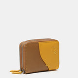 Cartera pequeña en piel en tonos camel