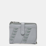 Cartera pequeña con detalles pasados en piel gris