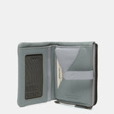 Cartera pequeña con detalles pasados en piel gris
