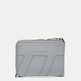 Cartera pequeña con detalles pasados en piel gris