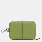 Tarjetero en piel verde