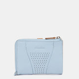 Cartera pequeña de piel azul claro