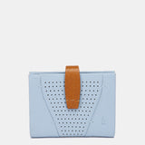 Kartenetui aus hellblauem Leder