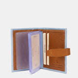 Kartenetui aus hellblauem Leder