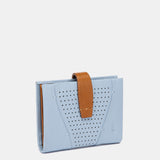 Kartenetui aus hellblauem Leder