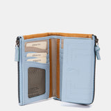 Cartera pequeña de piel azul claro