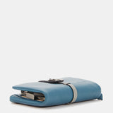 Cartera mediana de piel en azul