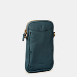 Handytasche aus blauem Leder.