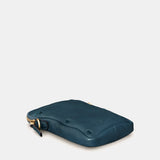 Handytasche aus blauem Leder.