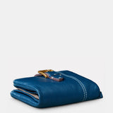Cartera pequeña de mujer en piel azul