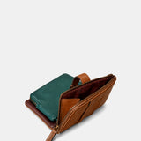 Piccola borsa da donna in pelle color cognac.