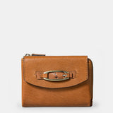 Piccola borsa da donna in pelle color cognac.