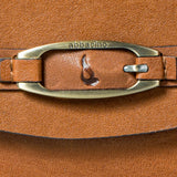 Piccola borsa da donna in pelle color cognac.