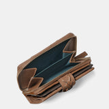 Piccola borsa da donna in pelle color cognac.