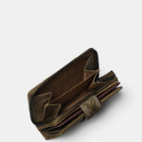 Piccola borsa da donna in pelle verde.
