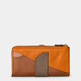 Grande portafoglio da donna in pelle color cognac.