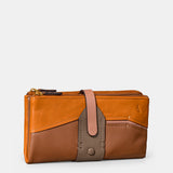 Grande portafoglio da donna in pelle color cognac.