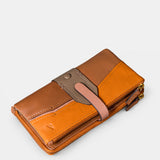 Grande portafoglio da donna in pelle color cognac.