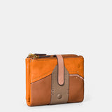 Small women's wallet in cognac leather.