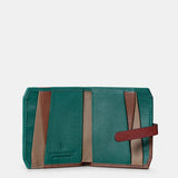 Women's cardholder in green leather.
