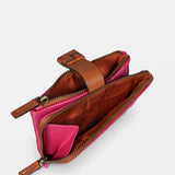 Piccola borsa da donna in pelle fucsia.