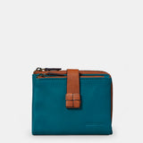 Piccola pochette da donna in pelle blu.