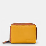 Piccola borsa da donna in pelle gialla.
