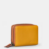 Piccola borsa da donna in pelle gialla.
